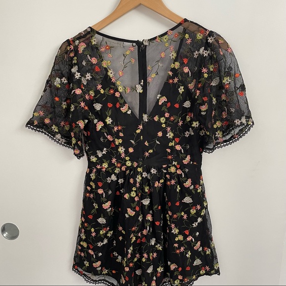 Honey Punch Floral Romper Size Small - Picture 5 of 5